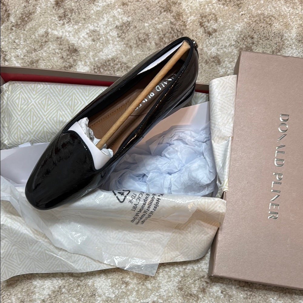 Donald J. Pliner Women's Black Loafers